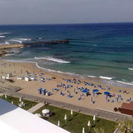 מלון Vrissaki 4*