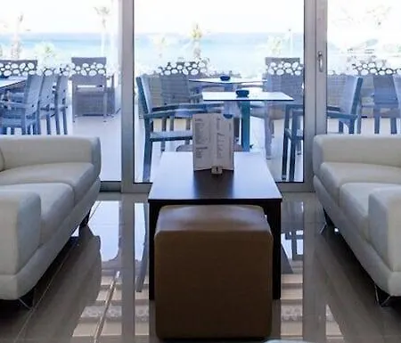Hotel Vrissaki 4*