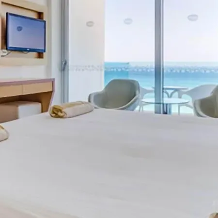 호텔 브리사키 비치